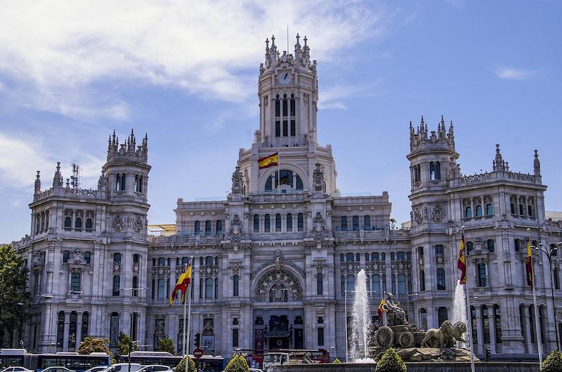 Madrid y Málaga se reúnen en Cibeles para concretar las acciones de su alianza hacia el cambio del modelo turístico