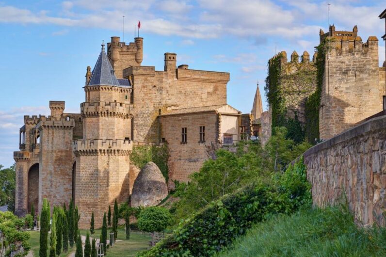 Los 11 castillos más espectaculares de España donde vivir (y dormir) como un rey