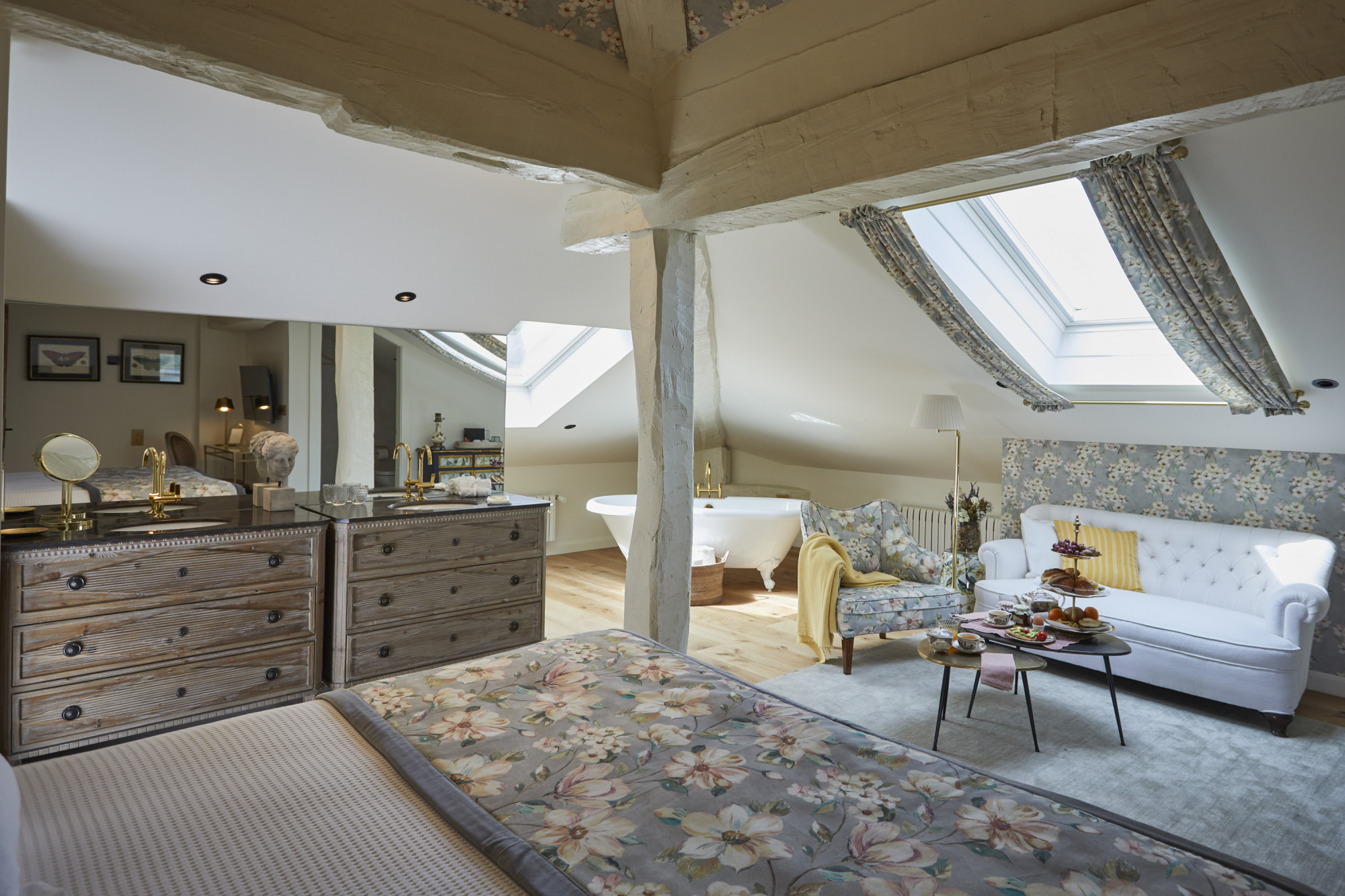 palacio-helguera-cantabria-habitacion-interiorismo