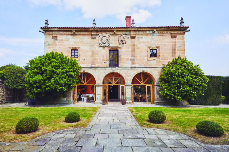 Vivir y viajar a cuerpo de virrey: el palacio cántabro que redefine el concepto de hotel boutique de lujo