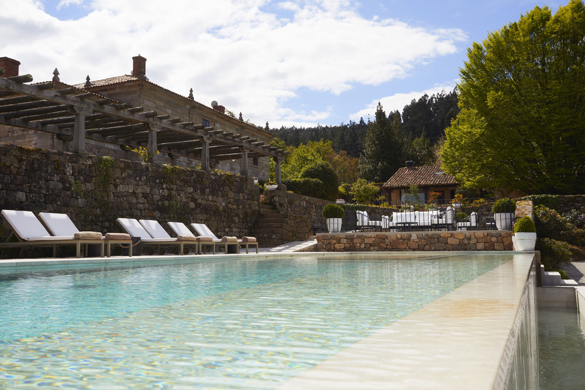 palacio-helguera-piscina-exterior