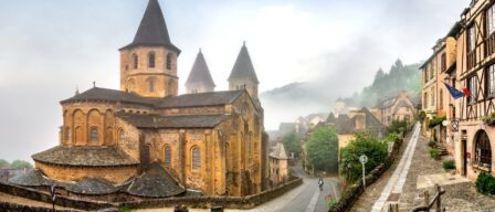El pueblo más bonito de Francia es una joya medieval que está muy cerca de España