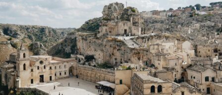 La ciudad excavada en la roca que ha impresionado a la UNESCO y es Patrimonio de la Humanidad: está llena de casas cueva