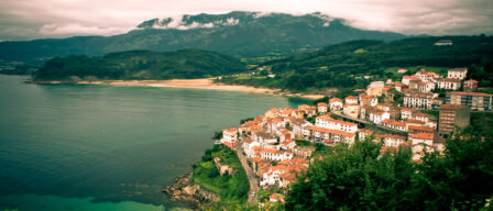 Ni en Grecia ni en Maldivas, estos son los preciosos pueblos españoles en el Cantábrico que ya son un refugio climático