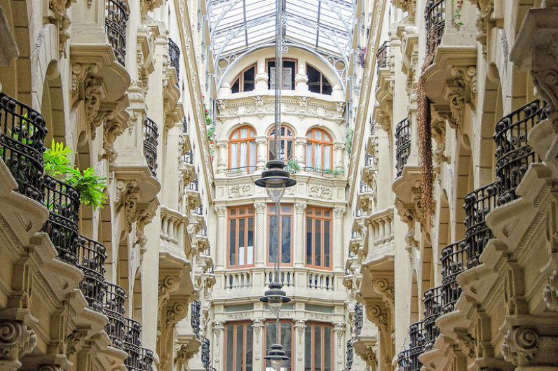 Pasaje Lodares, la curiosa calle de Albacete que te hace creer que estás en Italia