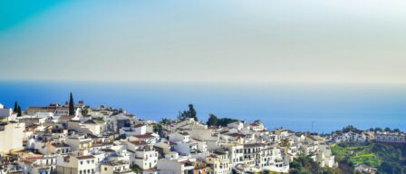 Ni Mykonos ni Santorini, este es el pueblo blanco más bonito y con mejores vistas del Mediterráneo (y está en España)