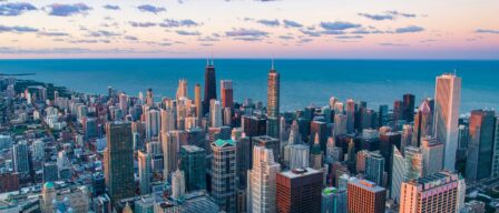 La mejor ciudad de Estados Unidos para visitar en otoño: con rascacielos como los de Nueva York y la pizza más rica del mundo