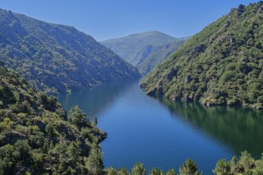 De las Lagunas de Ruidera a la Garganta de los Infiernos: estos son los mejores lugares de Espa&ntilde;a para ba&ntilde;arse en agua dulce