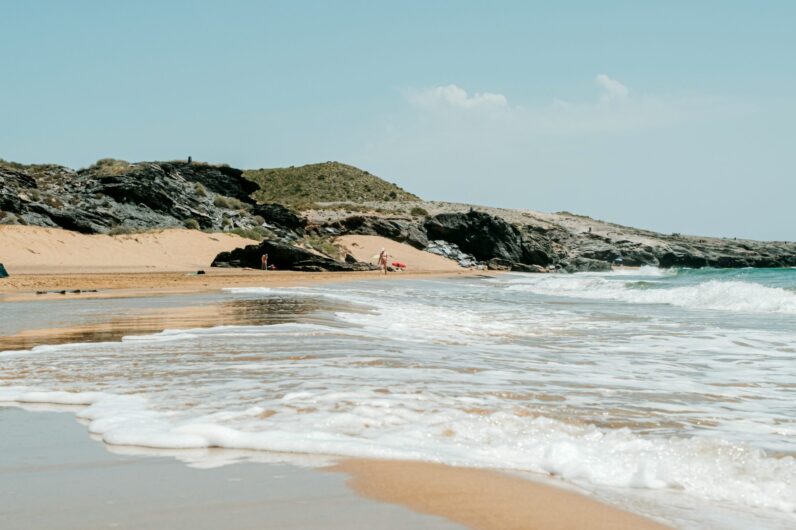 De Calblanque a Calnegre: la ruta de senderismo y baño por los rincones costeros más paradisiacos de Murcia