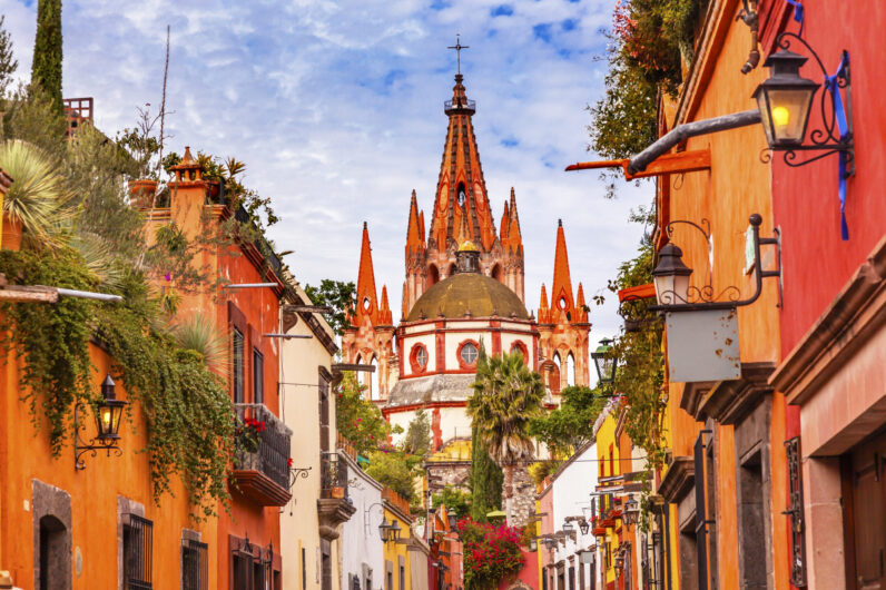 Calles de colores y Día de Muertos: San Miguel de Allende, la joya desconocida de México que tienes que visitar este otoño