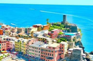 Este es el pueblo más fotogénico de Cinque Terre: una postal de aguas azules en la Riviera italiana