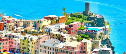 Este es el pueblo más fotogénico de Cinque Terre: una postal de aguas azules en la Riviera italiana