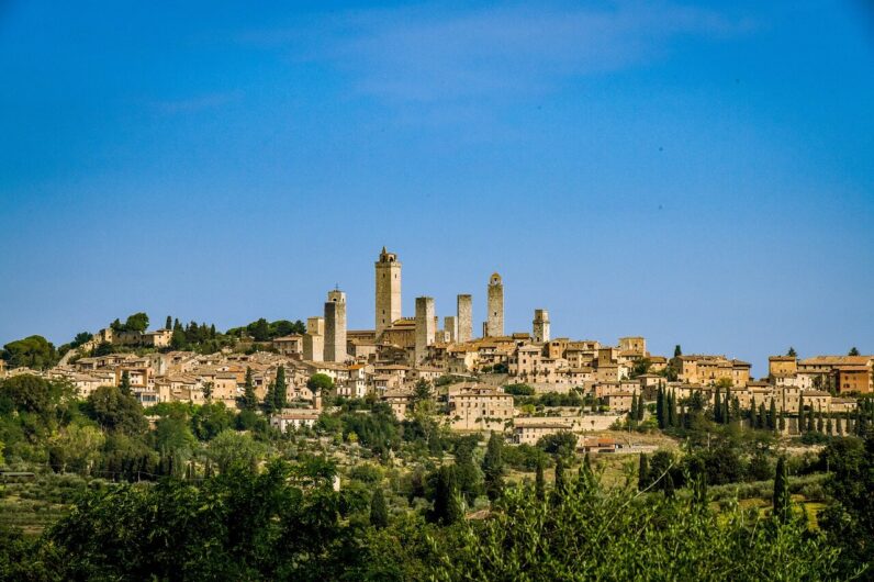 Torres de 50 metros y arte medieval: así es San Gimignano, el pueblo más bonito de la Toscana que desafía a los rascacielos de Manhattan