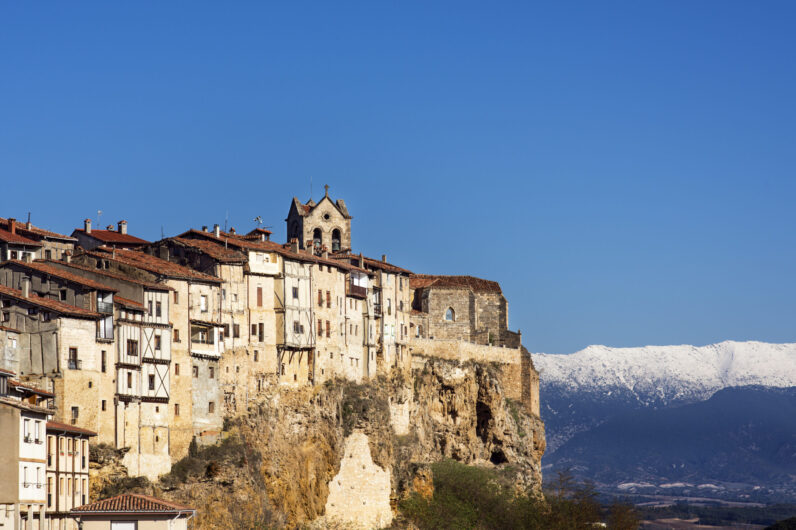 Este es el precioso pueblo medieval del norte que en realidad es la ciudad más pequeña de España