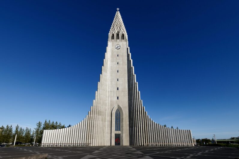 La iglesia más imponente del mundo está en Reikiavik y parece una nave espacial
