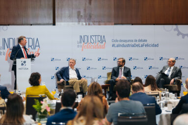 “El turismo representará un 17% del PIB en 2034”, según José Manuel González Páramo, presidente de European Data Warehouse y consejero de Abanca