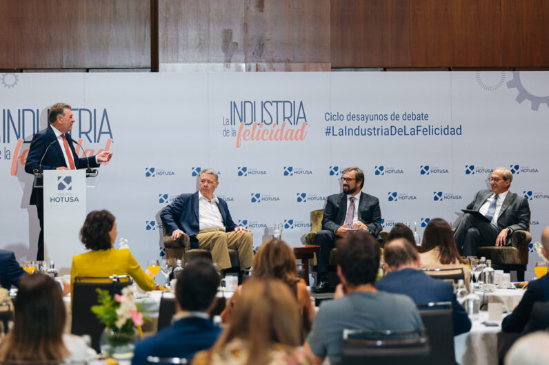 "El turismo representará un 17% del PIB en 2034”, según José Manuel González Páramo, presidente de European Data Warehouse y consejero de Abanca