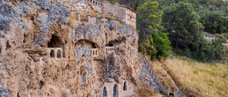 La pequeña Petra, la ciudad tallada en la roca que parece Jordania y está solo a una hora de Madrid