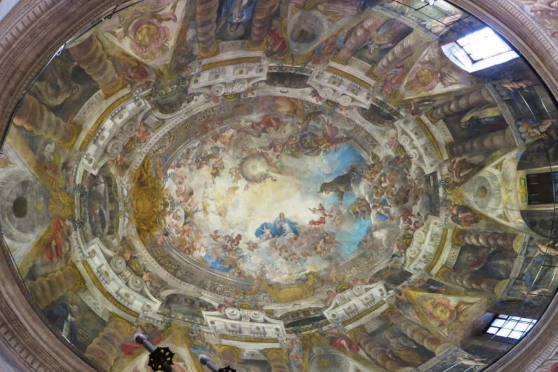 Estos frescos espectaculares en una iglesia desconocida de Madrid son tan bonitos como los de Roma