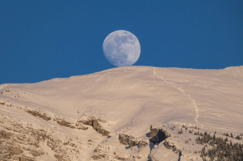 Este es el mejor momento y el mejor lugar para ver la Superluna más grande del año 2024