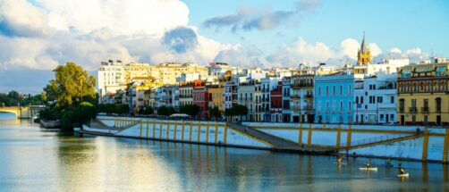 Todo lo que debes saber del barrio de Triana en Sevilla: tradición flamenca a orillas del Guadalquivir