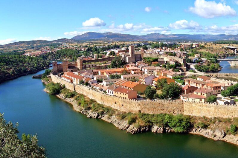 Este pueblo amurallado es el más bonito de Madrid: es de origen musulmán y su castillo es una joya gótica