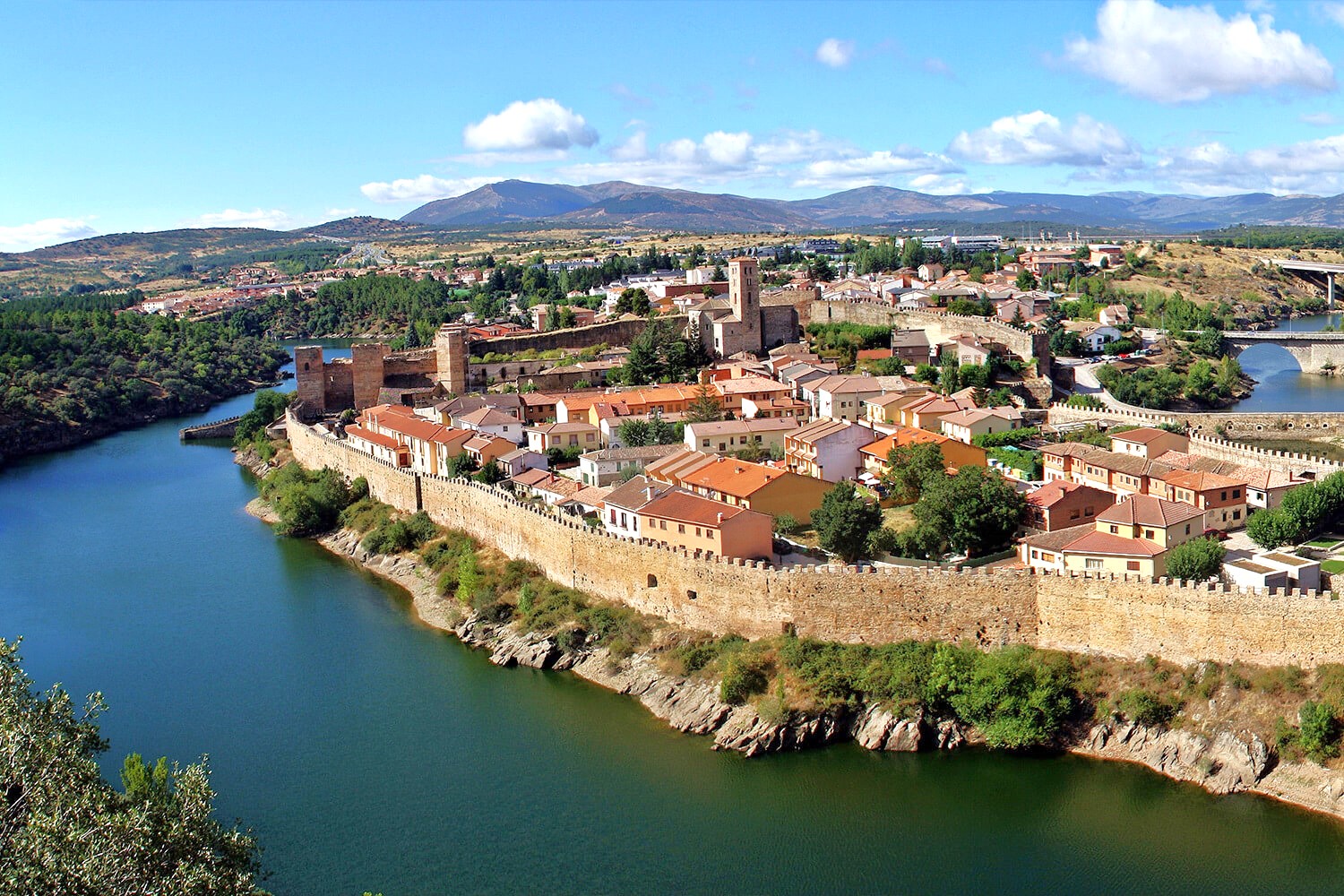 El pueblo amurallado más bonito de Madrid
