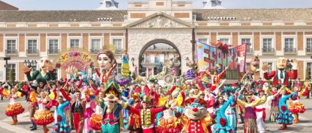 El parque temático japonés dedicado a España en el que puedes vivir la Tomatina o los Sanfermines