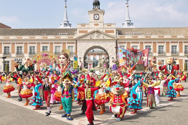 El parque temático japonés dedicado a España en el que puedes vivir la Tomatina o los Sanfermines