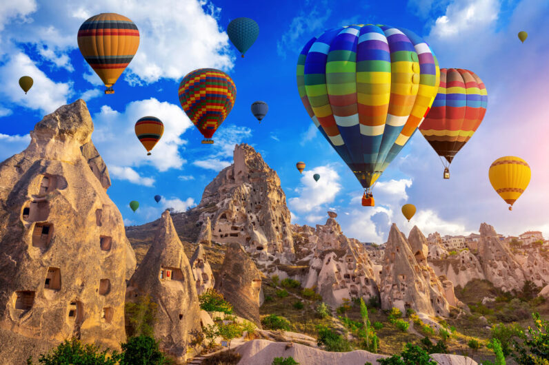 Göreme, el espectacular pueblo de Turquía que se disfruta mejor desde el aire: globos, casas cueva y mezquitas en la Capadocia