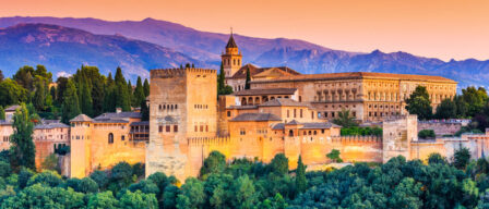 Un paseo por la Granada de los Goya: atardeceres frente a la Alhambra, calles con historia y cármenes de lujo