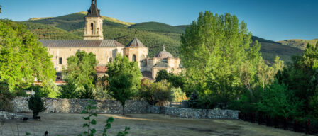 Este es el pueblo cerca de Madrid donde mejor se come: tiene un monasterio gótico y un bosque increíble