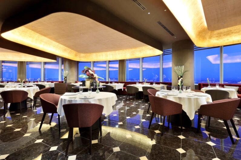 Descubre los restaurantes escondidos en hoteles de cinco estrellas con las vistas panorámicas más increíbles 