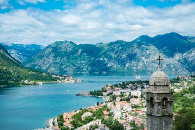 Murallas venecianas, fiordos esmeralda y un laberinto en el casco antiguo: así es Kotor, el secreto mejor guardado del Adriático