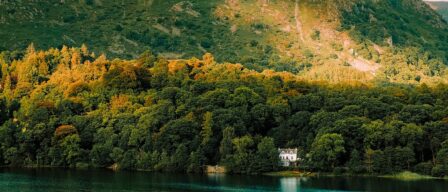 Lagos cristalinos, colinas altísimas y naturaleza: así es Grasmere, el pueblo más bonito de Reino Unido