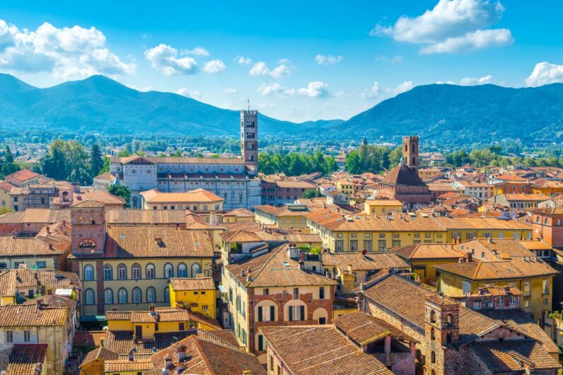 Ni Ávila ni Lugo, la ciudad amurallada más impresionante está en Italia y tiene una de las iglesias más bonitas de la Toscana
