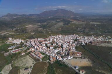 Este pueblo de la Costa del Sol es una joya muy poco conocida: tiene buena gastronomía, ruinas romanas y un castillo medieval