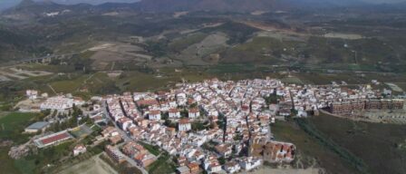Este pueblo de la Costa del Sol es una joya muy poco conocida: tiene buena gastronomía, ruinas romanas y un castillo medieval