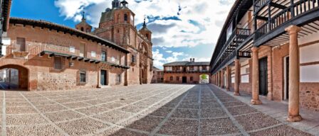 Lo llaman el pequeño Vaticano y está a dos horas de Madrid: así es San Carlos del Valle, el pueblo más bonito de Castilla-La Mancha