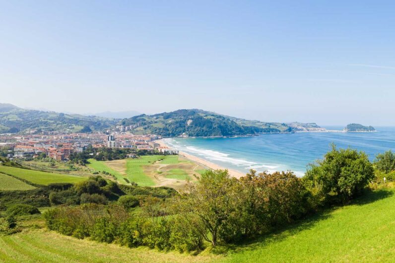 Este es el pueblo vasco donde mejor se come: tiene vistas al mar, playas kilométricas y restaurantes increíbles