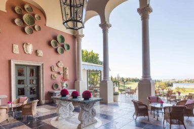 Tiene uno de los spas más grandes de Europa y más obras de arte que un museo: así es el hotel español favorito de la alta sociedad