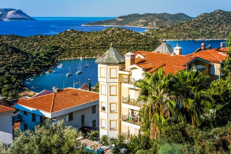 Antalya, el destino turco que combina historia, resorts de lujo y playa sin las multitudes de Estambul