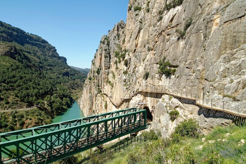 La ruta de senderismo más espectacular de España está en Andalucía y recorre un cañón con cascadas