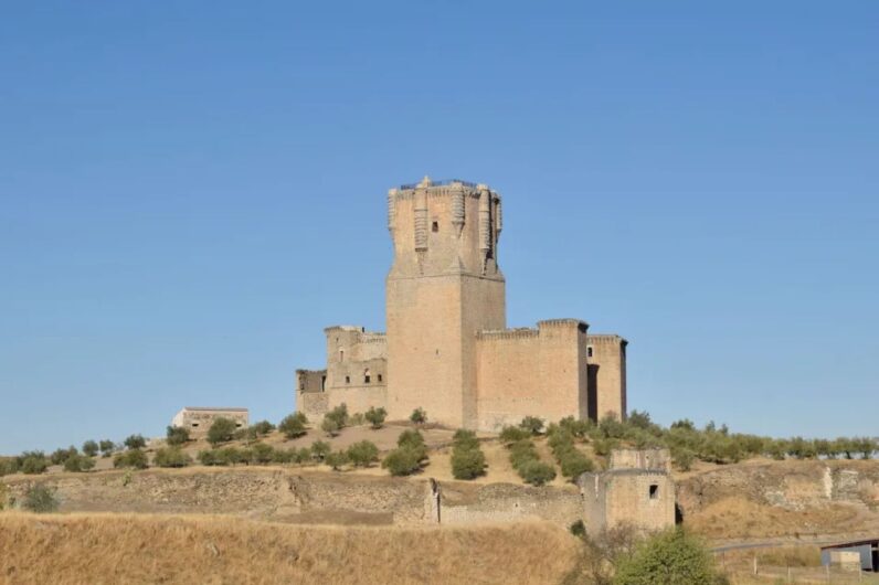 No es el Alcázar de Segovia, el castillo más alto de España está en Andalucía y mide más de 40 metros