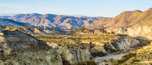 Este es el mejor momento para visitar el desierto de Tabernas: un paisaje único en España que se cubre de verde en primavera