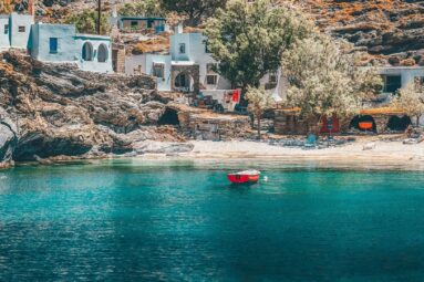 Ni Santorini ni Mykonos, esta es la isla griega que tienes que visitar antes de que se ponga de moda