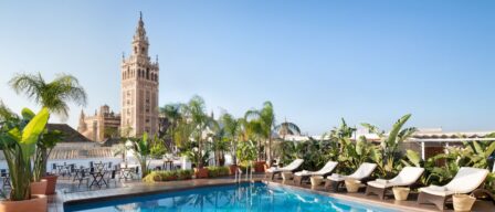 Los mejores hoteles de Sevilla: palacios decimonónicos, vistas a la Giralda y patios andaluces