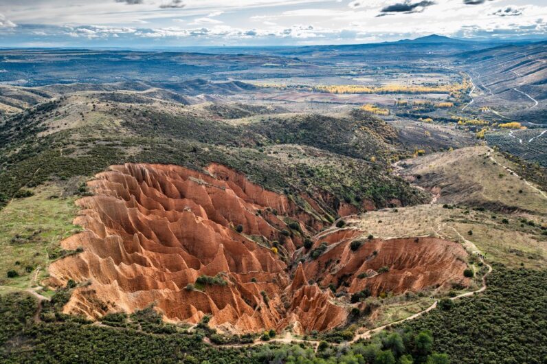 La Capadocia turca a una hora de Madrid: esta ruta de senderismo es única en España