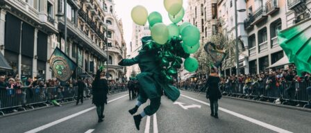 Los mejores planes de San Patricio en Madrid: desfiles de gaiteros, música irlandesa y fiestas en el hipódromo