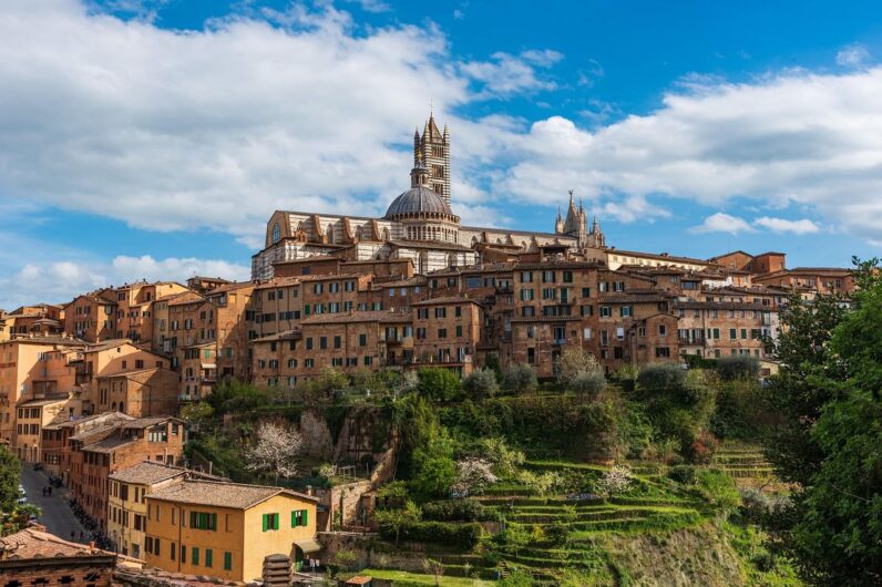 Esta ciudad italiana esconde la plaza más famosa del mundo, donde podrás ver la carrera de caballos más espectacular